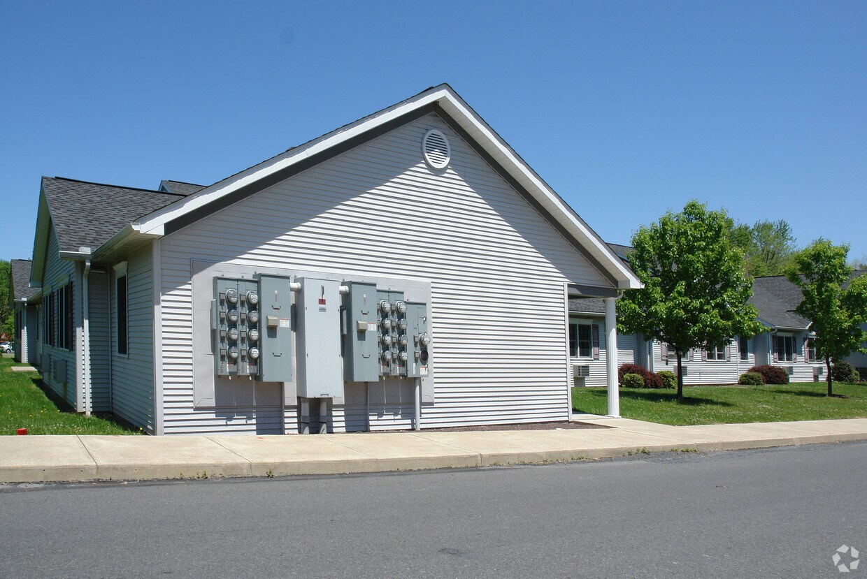 Building Photo - Pleasant Valley Estates