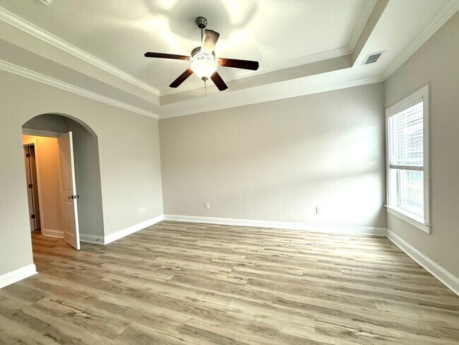Building Photo - Special!! $500.00 off first months rent if...