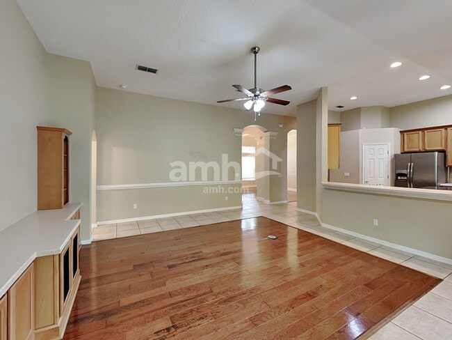 Building Photo - 883 Moonluster Dr