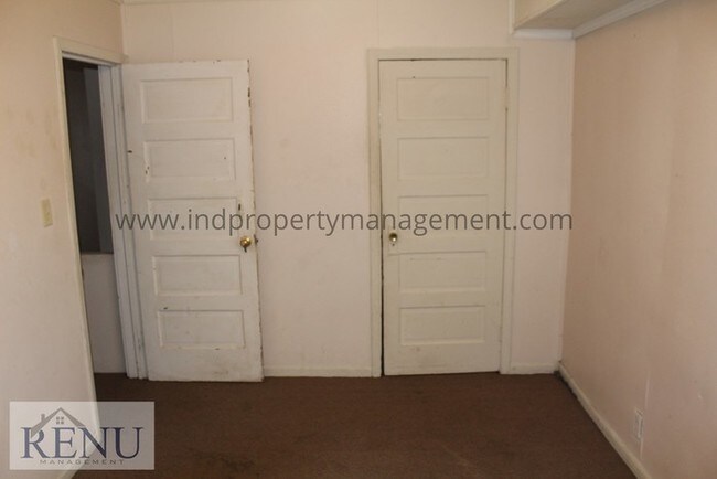 Building Photo - 3 Bedroom East Side Duplex