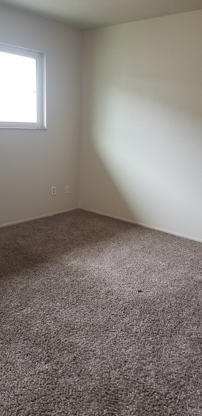 Building Photo - 1560 Valley View #17