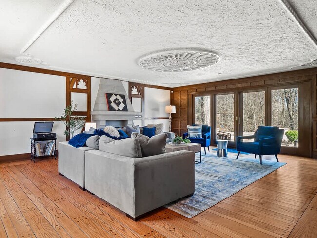 Foto del edificio - 1811 Breezewood Dr