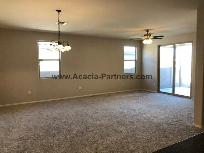 Building Photo - Three Bedroom/Two Bath in Vail School Dist...