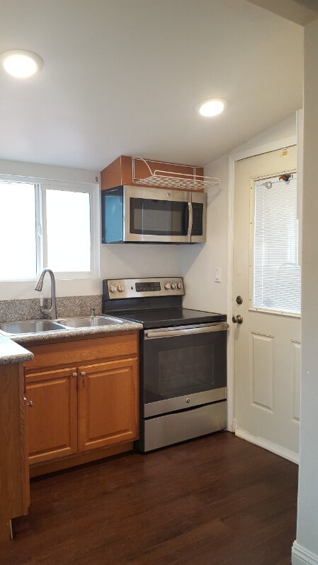 Foto del edificio - 776 Melody Ln