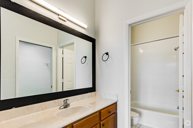2 habitaciones, 2 baños - 1,500 pies cuadrados - Magnolia Parke