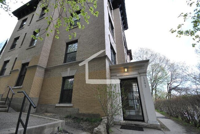Foto del edificio - 1592-1592 Beacon St