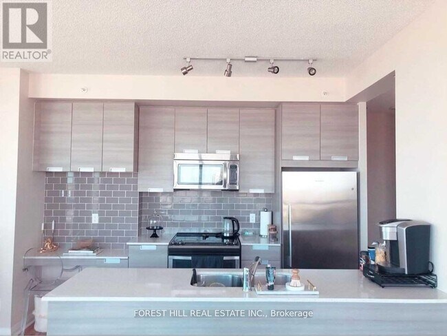 Photo du bâtiment - 55-1455 Eglinton Ave W