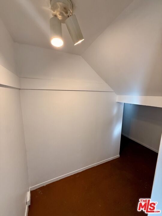 Foto del edificio - 2166 Beachwood Terrace