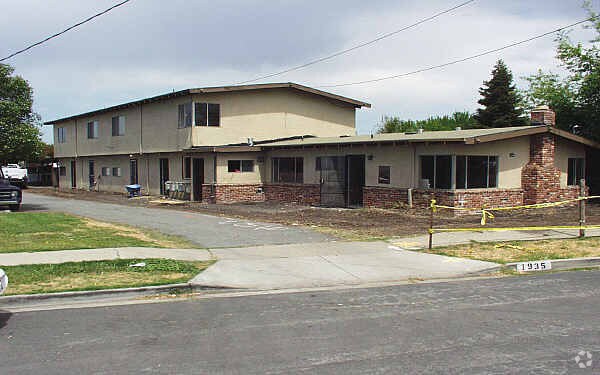 Building Photo - 1935 Carlotta Dr