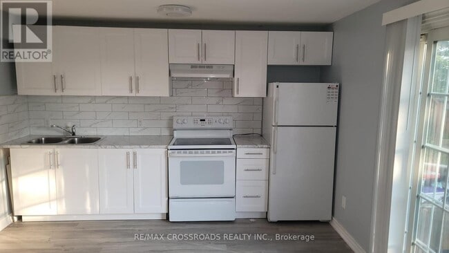 Building Photo - 33 Netherway Crescent