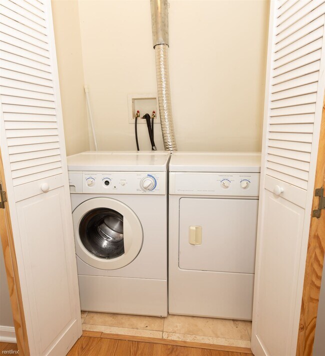 Foto del edificio - 3 br, 3 bath Condo - 2328 W Augusta Blvd