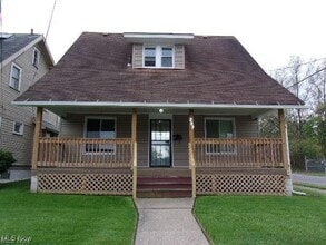 Building Photo - 203 Marmion Ave