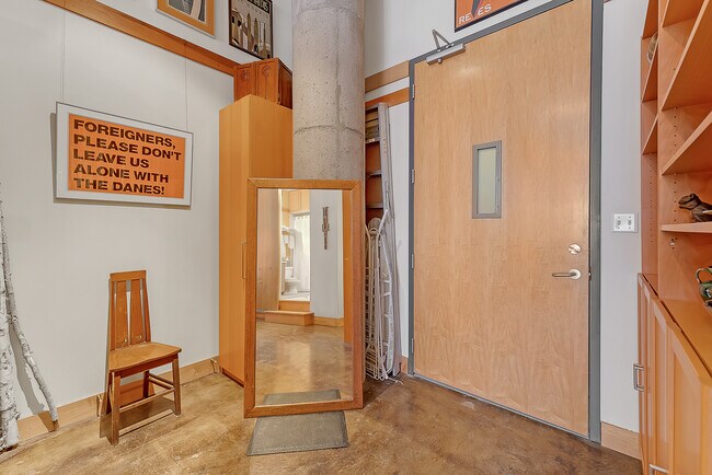 Photo du bâtiment - 90 Sumach St
