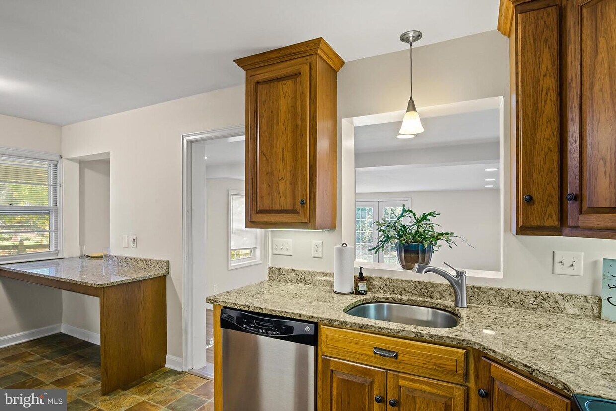 Foto principal - 18729 Briarwood Dr