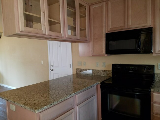 Foto del edificio - 243-245 Deadmond Ferry Rd