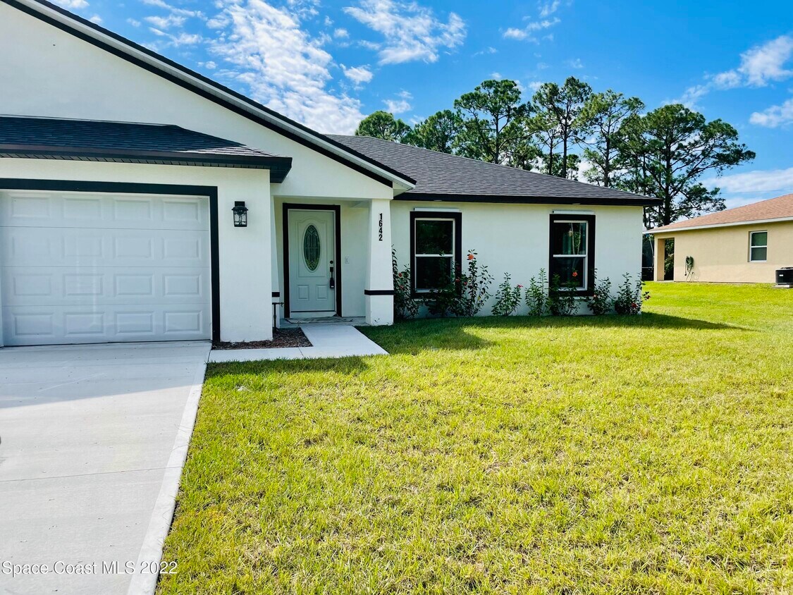 Foto principal - 1642 Javier St