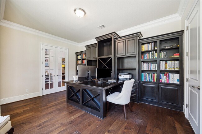 Foto del edificio - 4511 Royal Bend Ln