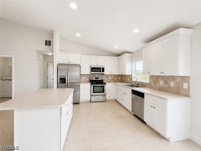 Foto del edificio - 3306 39th St SW