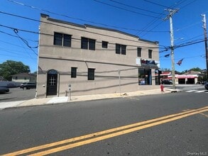Building Photo - 1 Willowdale Ave
