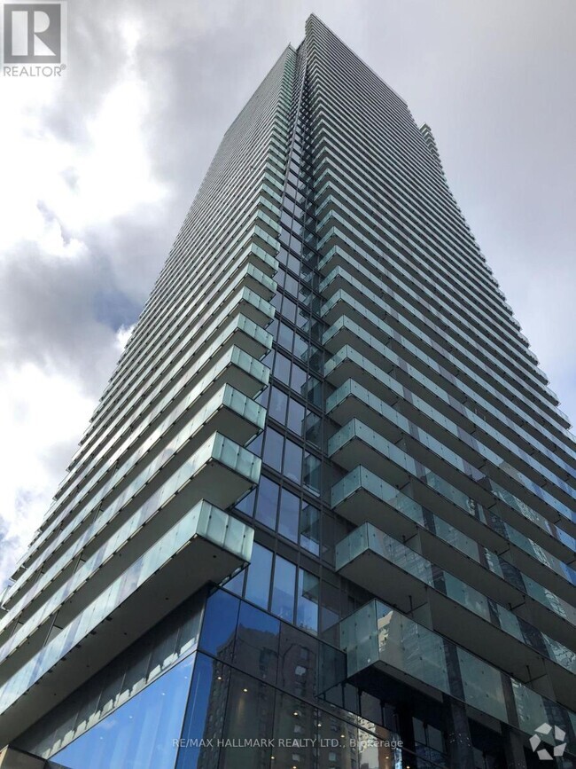 Building Photo - 65-2665 St Mary St