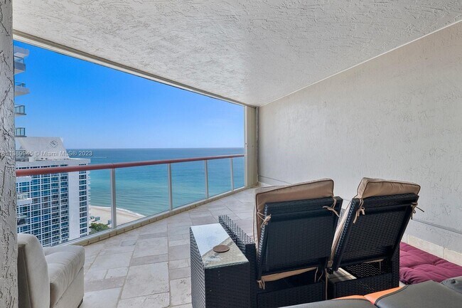 Foto del edificio - 6767 Collins Ave
