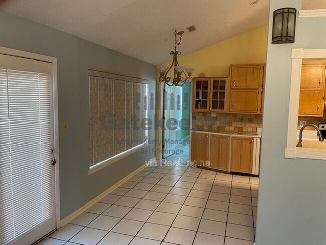 Foto del edificio - 290 Monmouth Dr