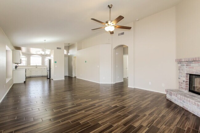 Foto del edificio - 2704 N 126th Dr