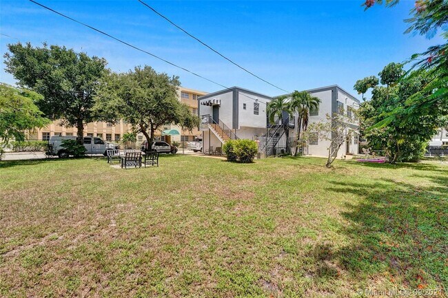 Building Photo - 301 S M St