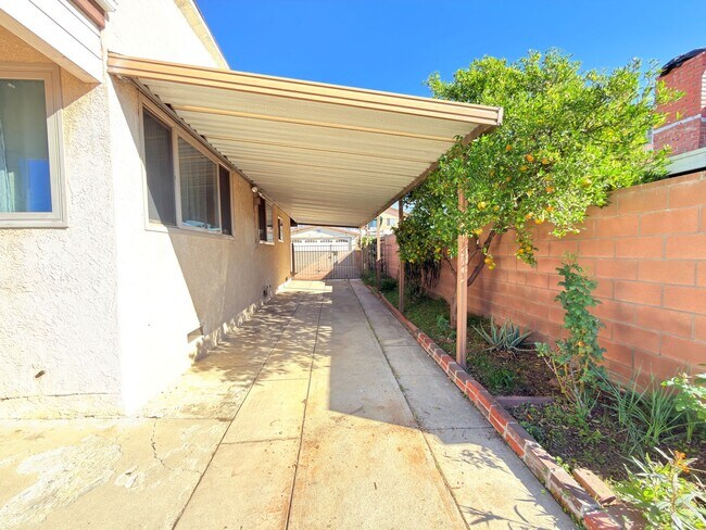 Foto del edificio - Beautifully Updated San Fernando Home with Gated Entry