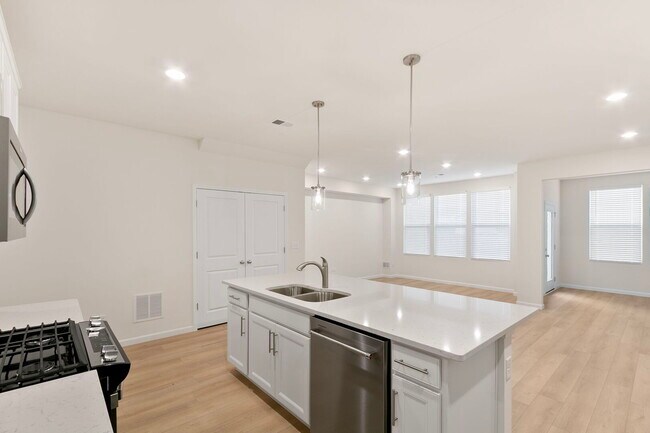 Building Photo - 660 Switchgrass Wy