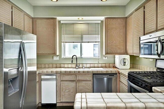 Building Photo - 470 Navaro Way