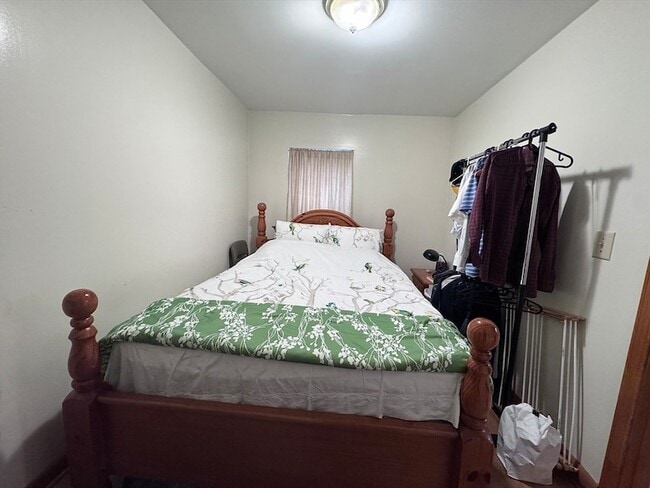 Building Photo - 260 Aspinwall Ave