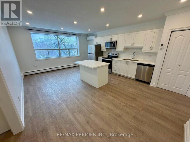 Photo du bâtiment - 112 St Joseph's Dr