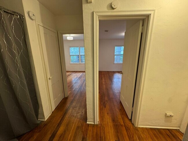 Foto del edificio - 1128 E 53rd St