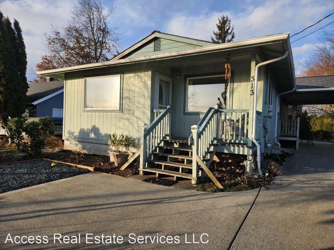 Primary Photo - 3 br, 2 bath House - 313 E Main St