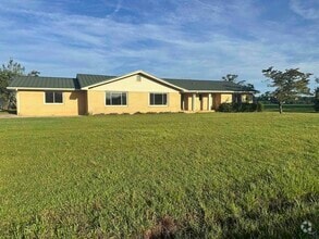 Building Photo - 991 Ross Rd