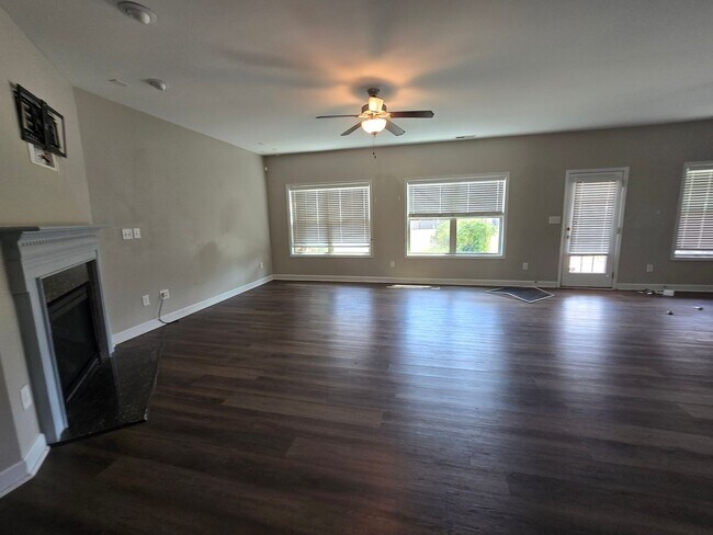 Foto del edificio - 2111 Yates Ranch Rd