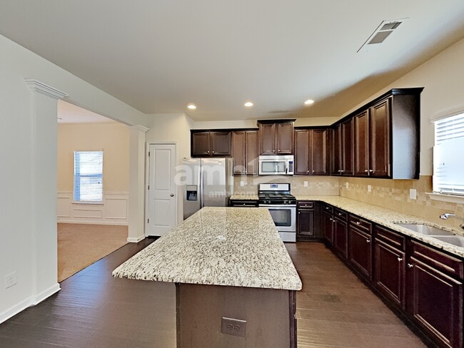 Foto del edificio - 185 Rosemoore Dr