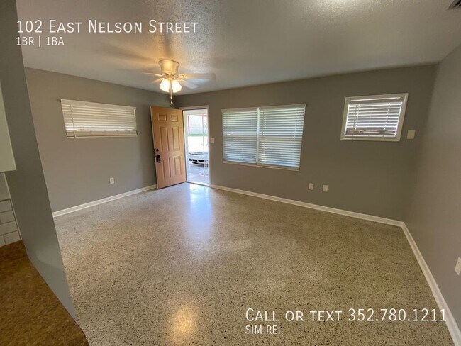 Building Photo - Tavares 1 Bed 1 Bath Apartment