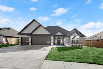 Building Photo - 701 Bronco St