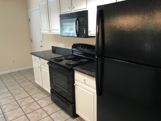 Building Photo - Upland Village Apartments