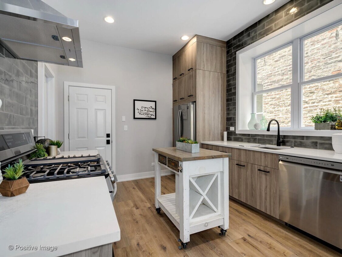 Primary Photo - 2224 W Ohio St