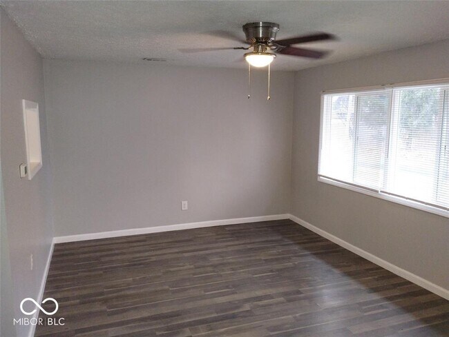 Foto del edificio - 5543 Rawles Ave