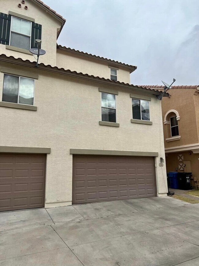 Building Photo - 3-bedroom by Downtown Gilbert