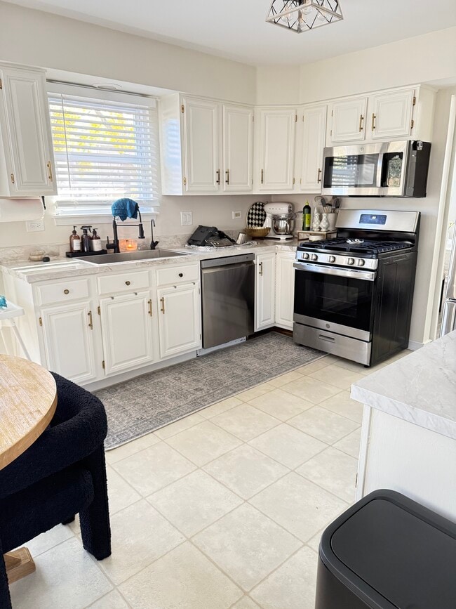 Building Photo - 1058 Longford Rd