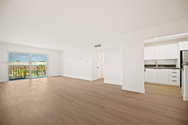 Foto del edificio - 8107 SW 72nd Ave