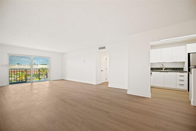 Building Photo - 8107 SW 72nd Ave