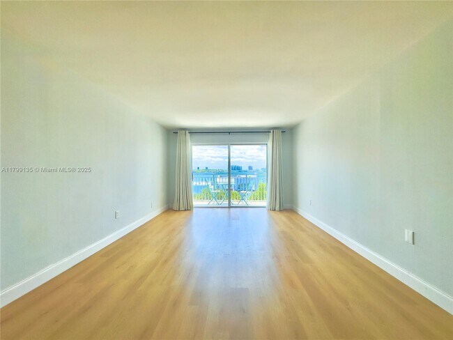Foto del edificio - 2233 Calais Dr