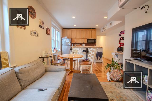 4 bedroom in Brookline MA 02446 - 4 bedroom in Brookline MA 02446 Apartment
