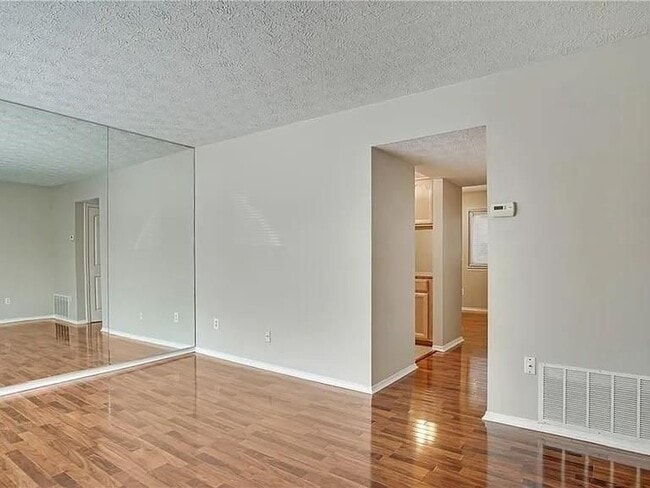 Foto del edificio - 28 Country Pl Ct